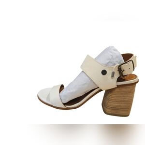 111 OXS Learher Cream Sandals with Elegant Design EU 40